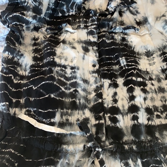 3 for $20 💜 GUESS Tunic Top - Picture 4 of 4